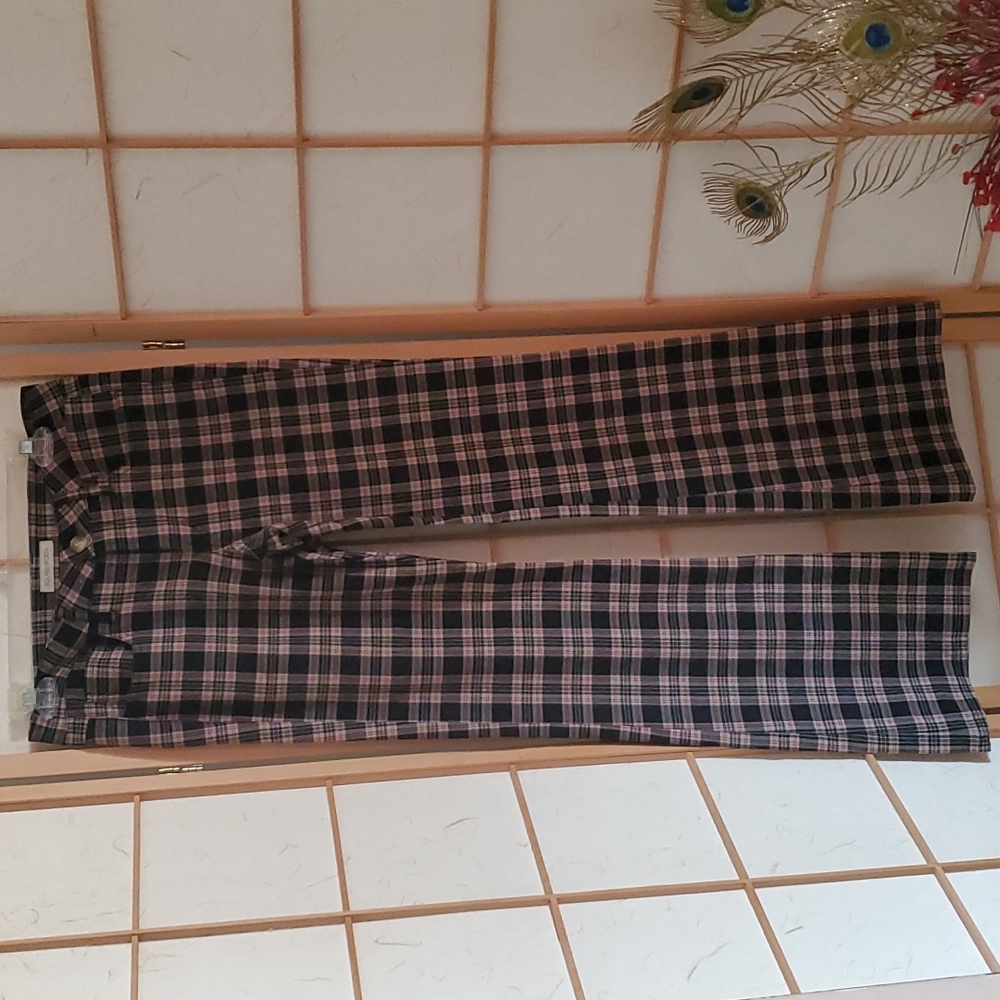 3/$25 Junior Girls Black/Tan/Red Solare Sporta Pants in a Size 7